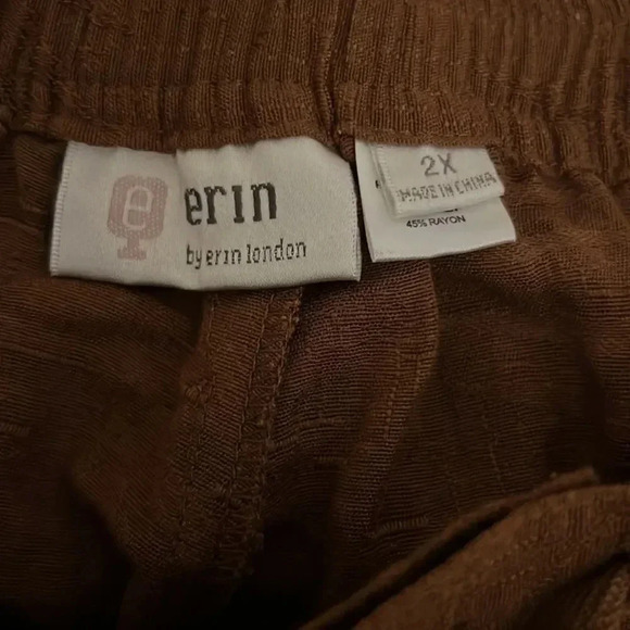 Erin by Erin London tropical print wide leg crop pants plus 2X - Picture 4 of 5